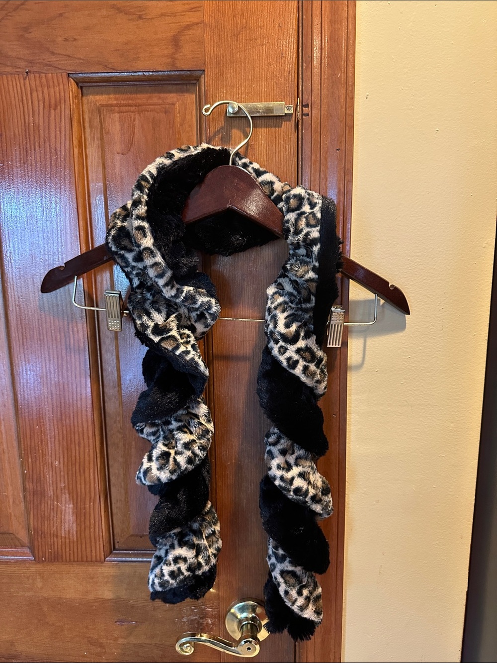 SO Black and Leopard Faux Fur Ruffle Scarf